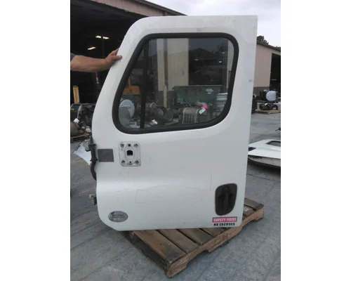 FREIGHTLINER CASCADIA 125 DOOR ASSEMBLY, FRONT