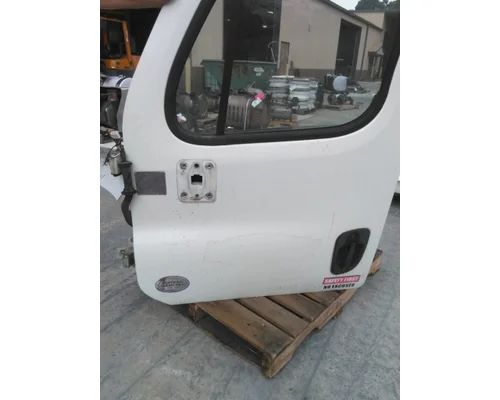 FREIGHTLINER CASCADIA 125 DOOR ASSEMBLY, FRONT