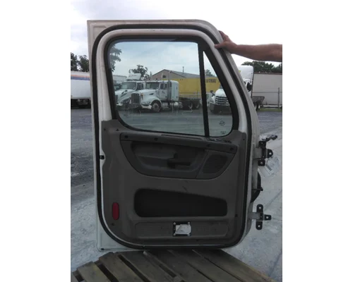 FREIGHTLINER CASCADIA 125 DOOR ASSEMBLY, FRONT