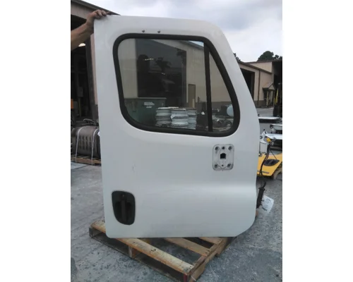 FREIGHTLINER CASCADIA 125 DOOR ASSEMBLY, FRONT