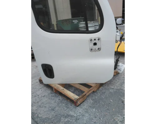FREIGHTLINER CASCADIA 125 DOOR ASSEMBLY, FRONT