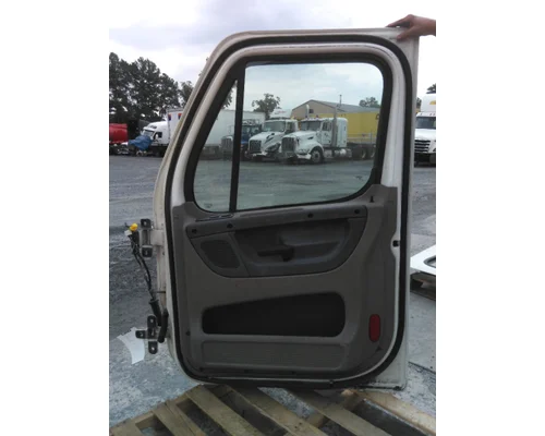 FREIGHTLINER CASCADIA 125 DOOR ASSEMBLY, FRONT
