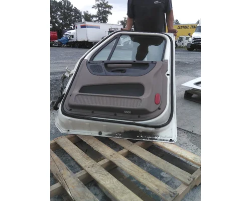 FREIGHTLINER CASCADIA 125 DOOR ASSEMBLY, FRONT