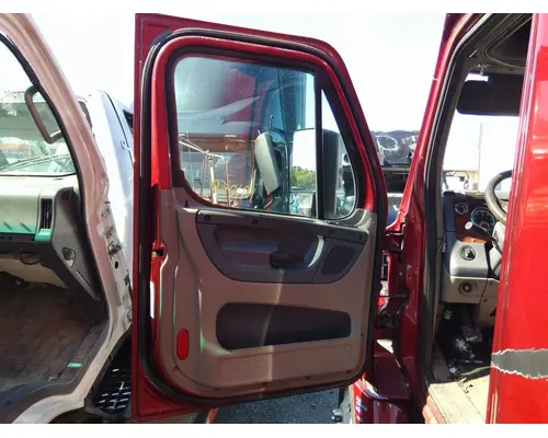 FREIGHTLINER CASCADIA 125 DOOR ASSEMBLY, FRONT