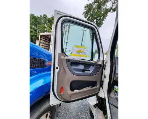 FREIGHTLINER CASCADIA 125 DOOR ASSEMBLY, FRONT