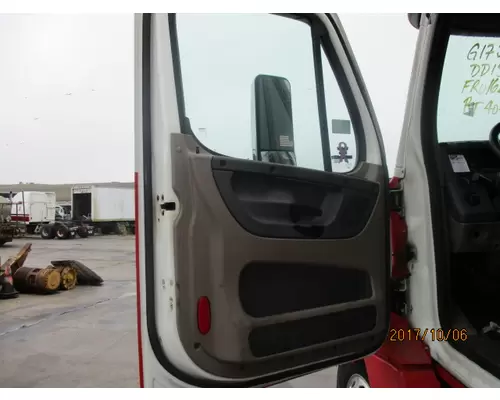 FREIGHTLINER CASCADIA 125 DOOR ASSEMBLY, FRONT