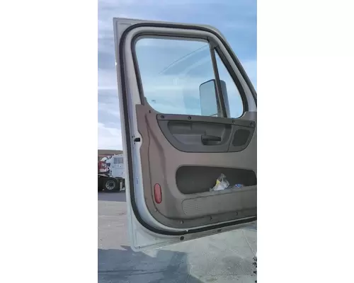 FREIGHTLINER CASCADIA 125 DOOR ASSEMBLY, FRONT