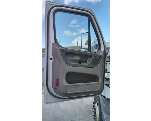 FREIGHTLINER CASCADIA 125 DOOR ASSEMBLY, FRONT