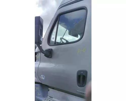 FREIGHTLINER CASCADIA 125 DOOR ASSEMBLY, FRONT