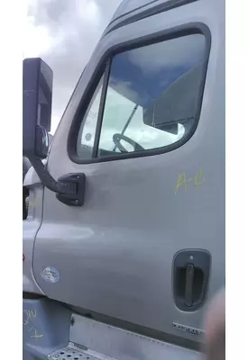 FREIGHTLINER CASCADIA 125 DOOR ASSEMBLY, FRONT