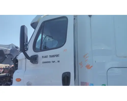FREIGHTLINER CASCADIA 125 DOOR ASSEMBLY, FRONT