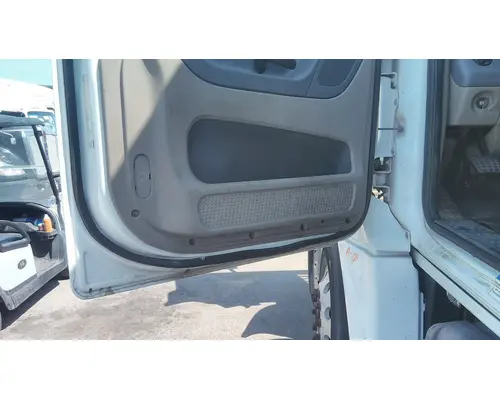 FREIGHTLINER CASCADIA 125 DOOR ASSEMBLY, FRONT