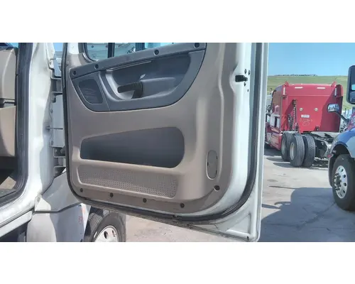 FREIGHTLINER CASCADIA 125 DOOR ASSEMBLY, FRONT