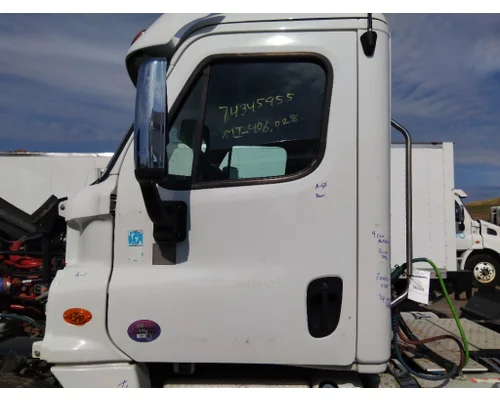 FREIGHTLINER CASCADIA 125 DOOR ASSEMBLY, FRONT