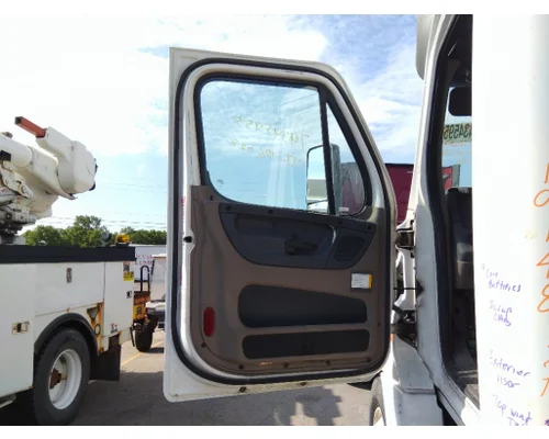 FREIGHTLINER CASCADIA 125 DOOR ASSEMBLY, FRONT