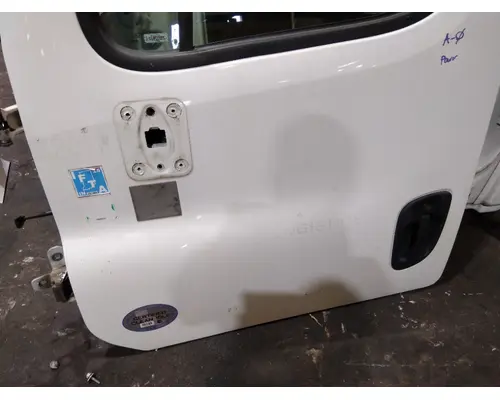 FREIGHTLINER CASCADIA 125 DOOR ASSEMBLY, FRONT