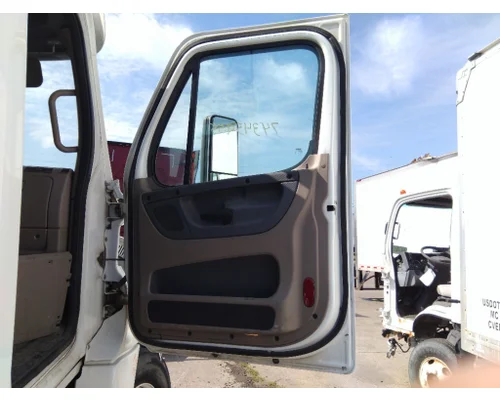 FREIGHTLINER CASCADIA 125 DOOR ASSEMBLY, FRONT