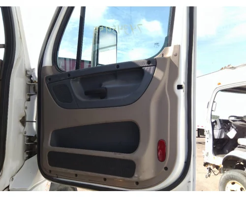 FREIGHTLINER CASCADIA 125 DOOR ASSEMBLY, FRONT