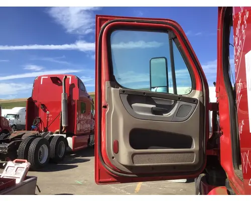 FREIGHTLINER CASCADIA 125 DOOR ASSEMBLY, FRONT