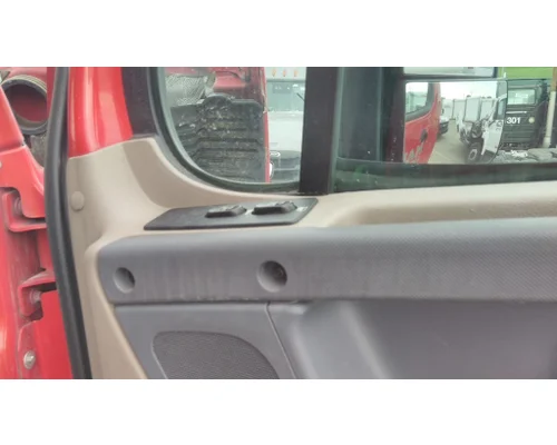 FREIGHTLINER CASCADIA 125 DOOR ASSEMBLY, FRONT