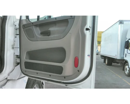 FREIGHTLINER CASCADIA 125 DOOR ASSEMBLY, FRONT