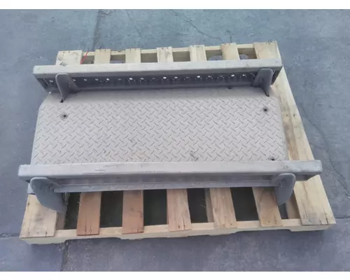 FREIGHTLINER CASCADIA 125 DPF COVER