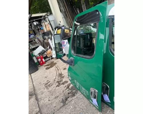 FREIGHTLINER CASCADIA 125 Door Assembly, Front