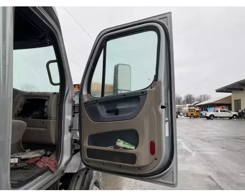 FREIGHTLINER CASCADIA 125 Door Assembly, Front