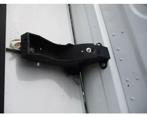 FREIGHTLINER CASCADIA 125 FAIRING BRACKETMOUNT