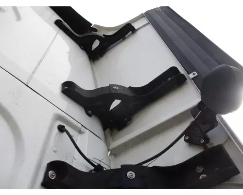 FREIGHTLINER CASCADIA 125 FAIRING BRACKETMOUNT