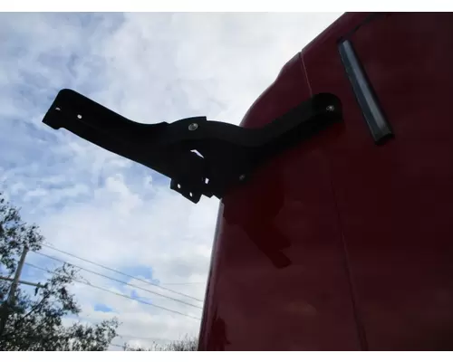 FREIGHTLINER CASCADIA 125 FAIRING BRACKETMOUNT