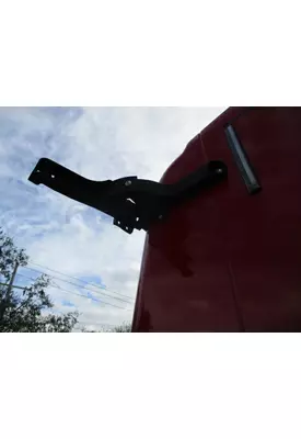 FREIGHTLINER CASCADIA 125 FAIRING BRACKET/MOUNT