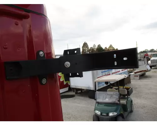 FREIGHTLINER CASCADIA 125 FAIRING BRACKETMOUNT