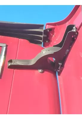 FREIGHTLINER CASCADIA 125 FAIRING BRACKET/MOUNT