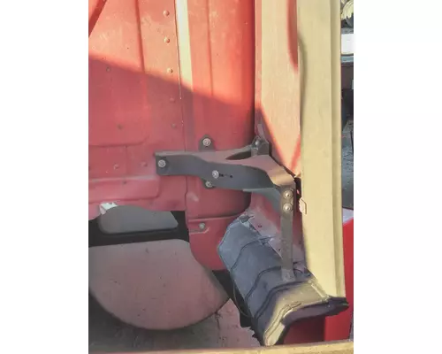 FREIGHTLINER CASCADIA 125 FAIRING BRACKETMOUNT