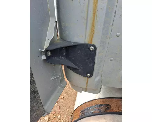 FREIGHTLINER CASCADIA 125 FAIRING BRACKETMOUNT