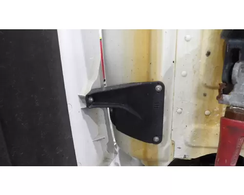 FREIGHTLINER CASCADIA 125 FAIRING BRACKETMOUNT