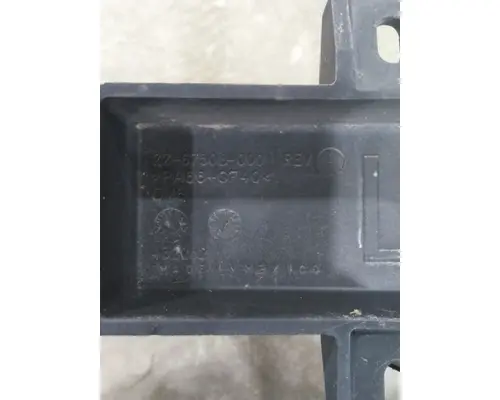 FREIGHTLINER CASCADIA 125 FAIRING BRACKETMOUNT