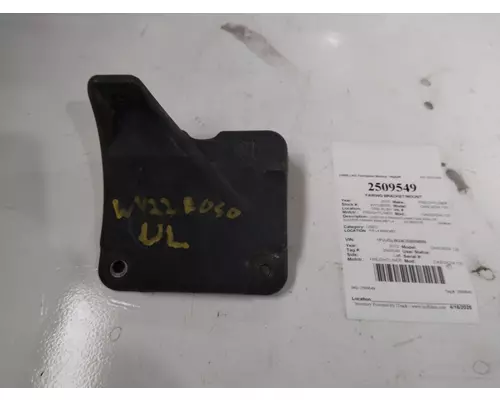 FREIGHTLINER CASCADIA 125 FAIRING BRACKETMOUNT