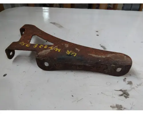 FREIGHTLINER CASCADIA 125 FAIRING BRACKETMOUNT