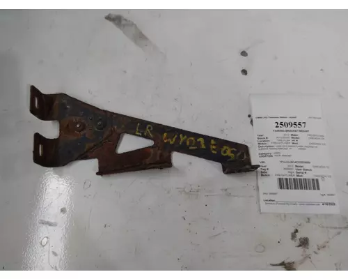 FREIGHTLINER CASCADIA 125 FAIRING BRACKETMOUNT