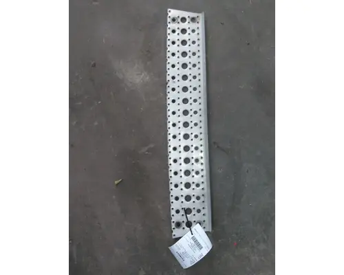 FREIGHTLINER CASCADIA 125 FAIRING STEP