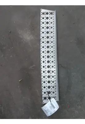FREIGHTLINER CASCADIA 125 FAIRING STEP