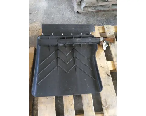 FREIGHTLINER CASCADIA 125 FENDER, QUARTERHALF REAR