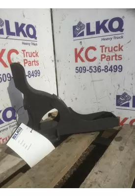 FREIGHTLINER CASCADIA 125 FENDER BRACKET/MOUNT