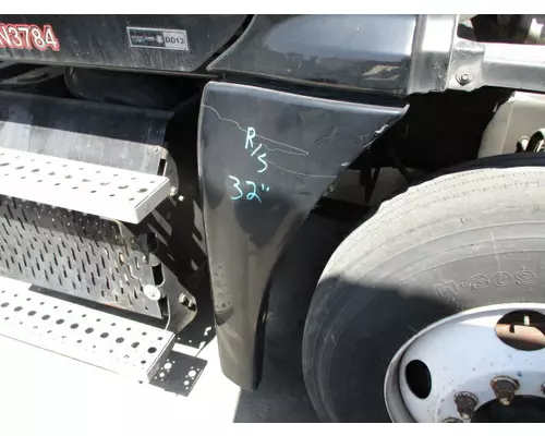 FREIGHTLINER CASCADIA 125 FENDER EXTENSION
