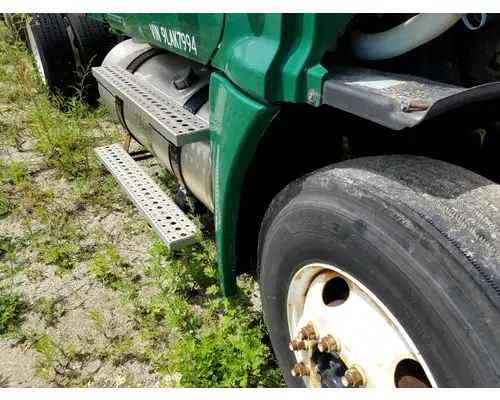 FREIGHTLINER CASCADIA 125 FENDER EXTENSION