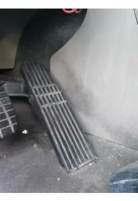 FREIGHTLINER CASCADIA 125 FOOT PEDAL