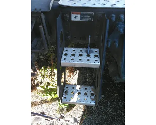 FREIGHTLINER CASCADIA 125 FRAME STEP