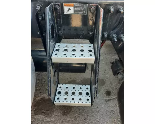 FREIGHTLINER CASCADIA 125 FRAME STEP